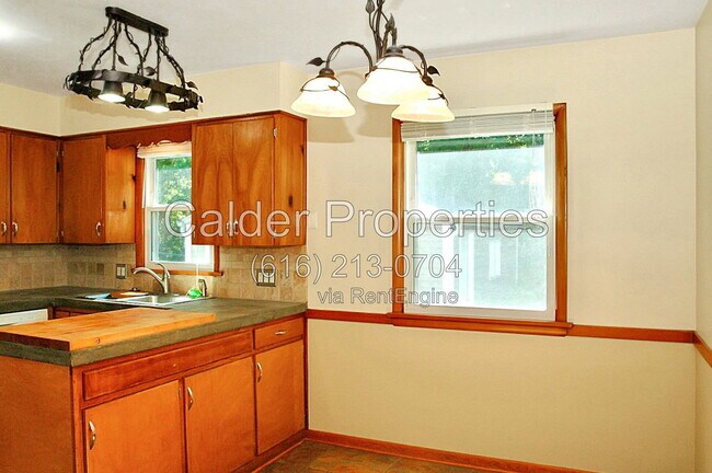 Building Photo - 1317 Herrick Ave NE