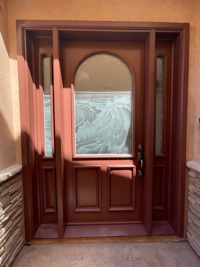 Foto del edificio - Spacious Custom Built Downtown Huntington Beach Home with Elevator