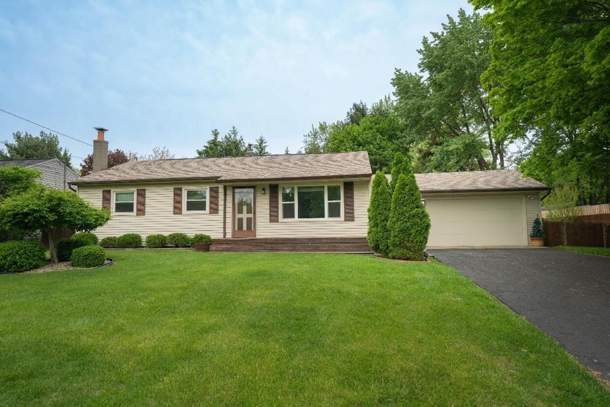 Primary Photo - Three Bedroom Home in the Heart of Portage
