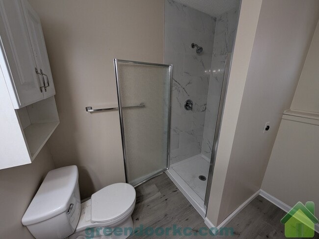 Foto del edificio - 823 S Lindenwood Dr