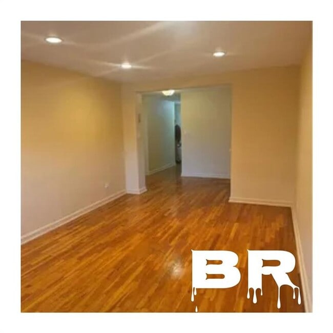 Foto del edificio - 2400 E 3rd St