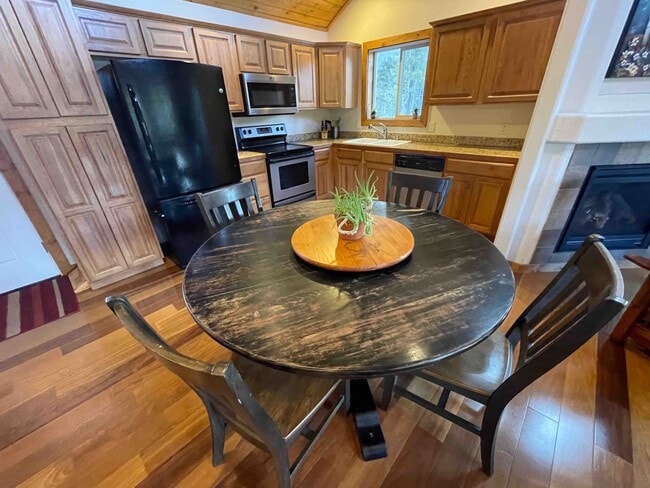 Building Photo - 511 N Aspen St