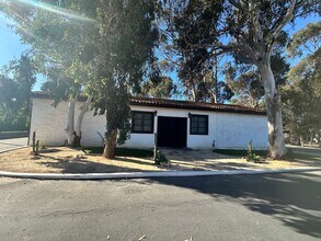 Building Photo - 2587 Palm Ave