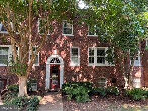 Building Photo - 1741 N Troy St