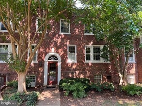 Building Photo - 1741 N Troy St