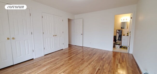 Building Photo - 1307 Balcom Ave