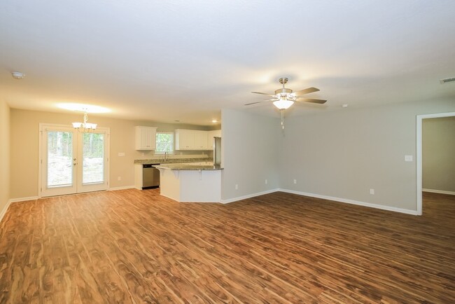Building Photo - Cute 3 Bedroom!