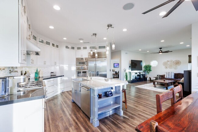 Foto del edificio - 22501 Birchcrest