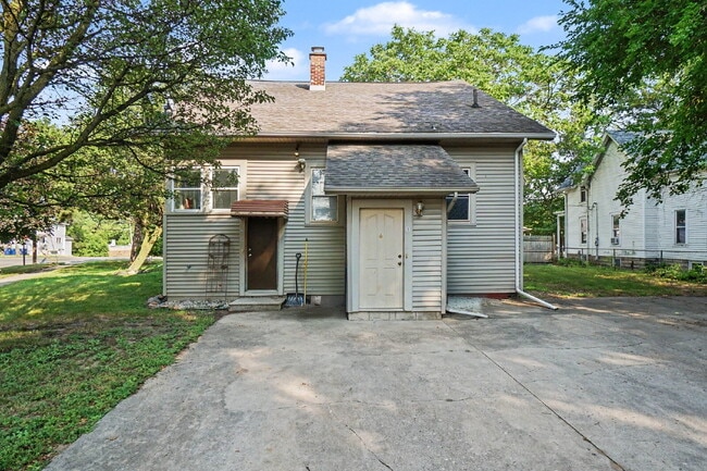 Building Photo - Charming 3 Bed, 1 Bath Rental in Downtown Bay City - $1250/month