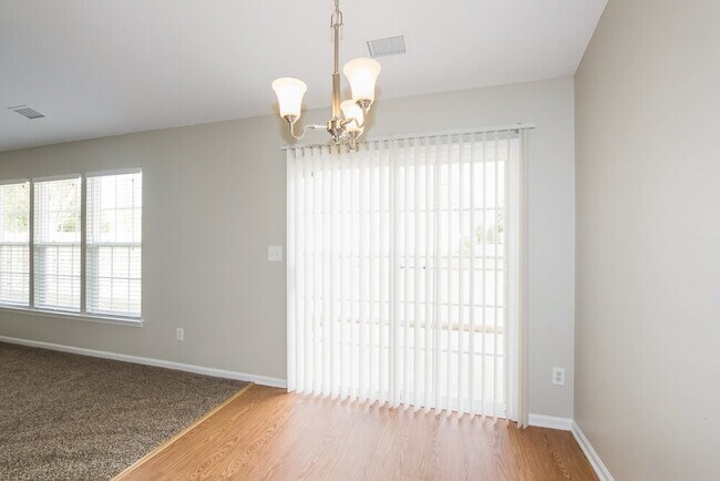 Building Photo - 8433 Appledale Dr