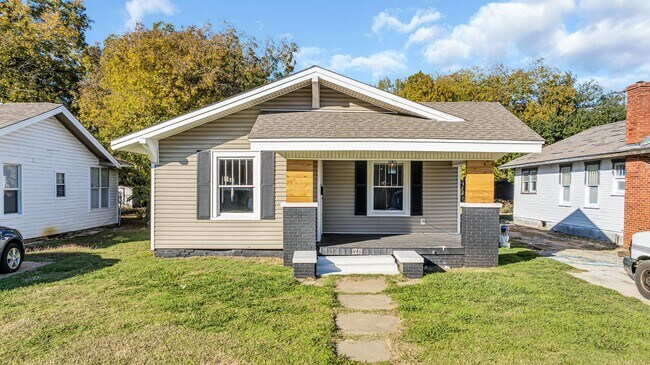 Building Photo - Two Bed 1 Bath