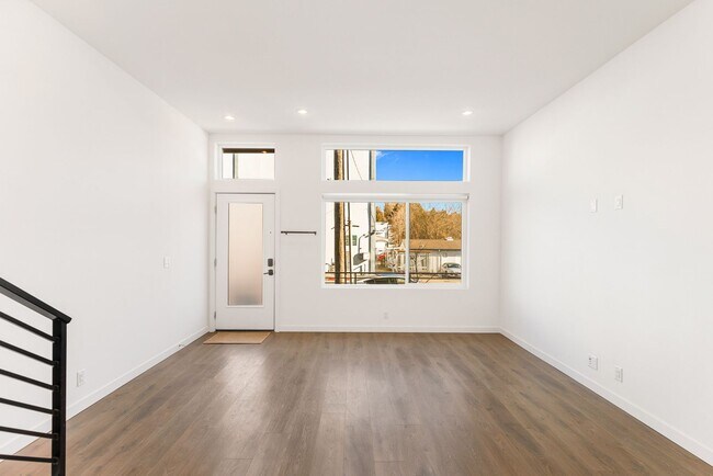 Foto del edificio - South Seattle Newer Townhome - Great location and floorplan