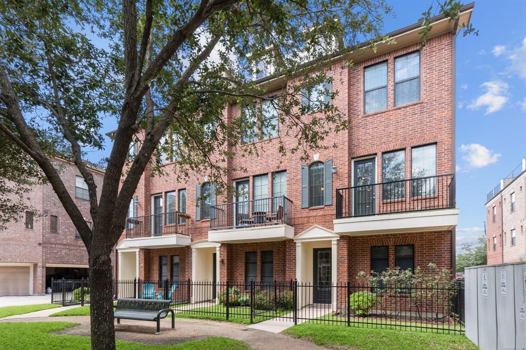 2110 Shearn St Unit 37, Houston, TX 77007 Condo for Rent in Houston