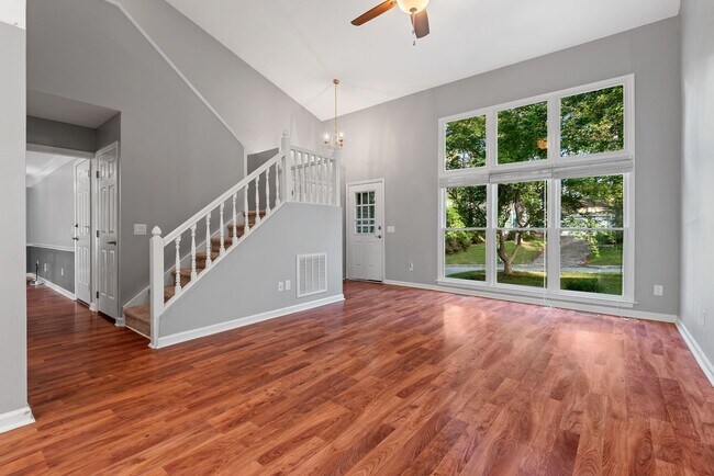 Foto del edificio - Bright and Spacious 3-Bedroom Home in a Pr...