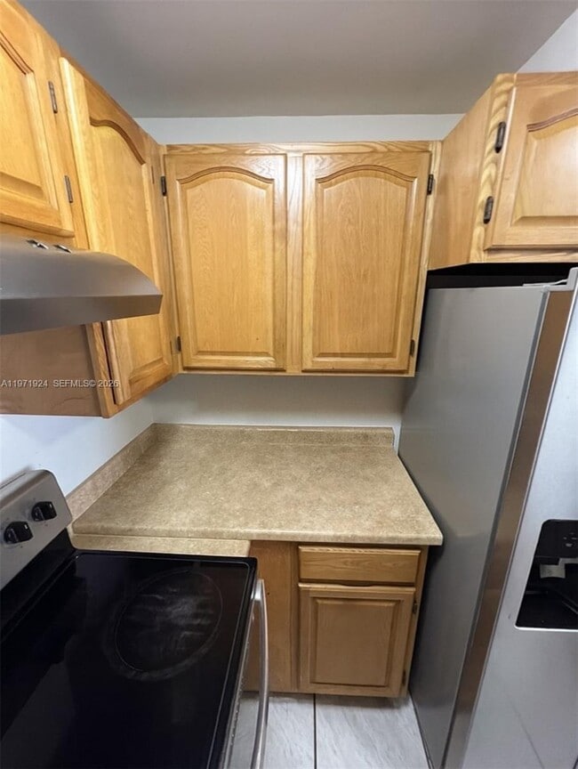 Building Photo - 9686 Fontainebleau Blvd