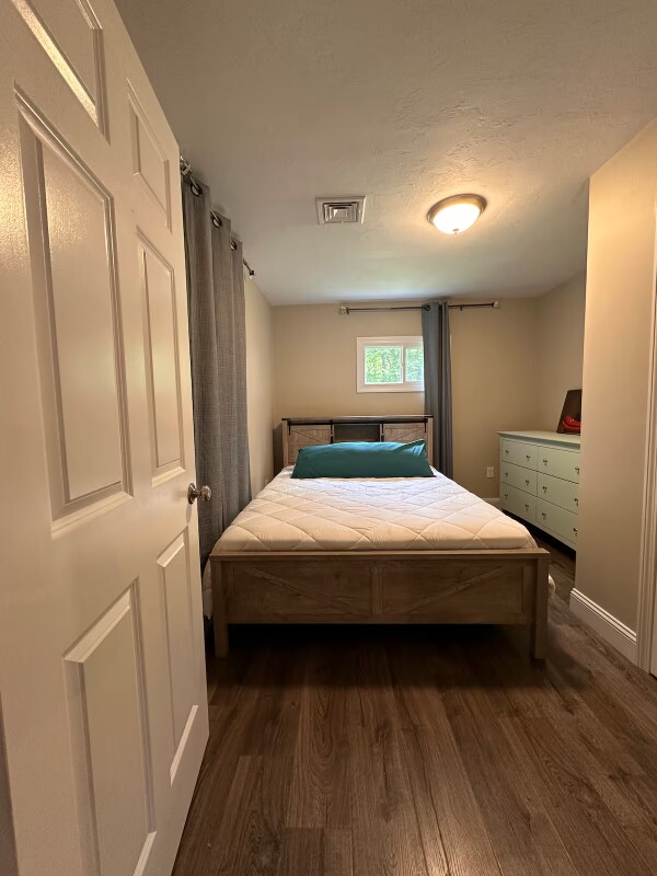 Foto del edificio - 136 Cove Rd