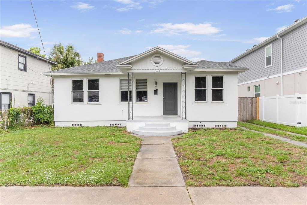 Foto principal - 206 N Albany Ave