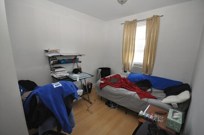 Foto del edificio - Three Bedroom and One bathroom apartment