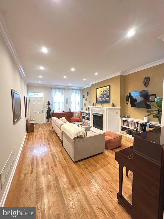 Foto del edificio - 2046 Bainbridge St