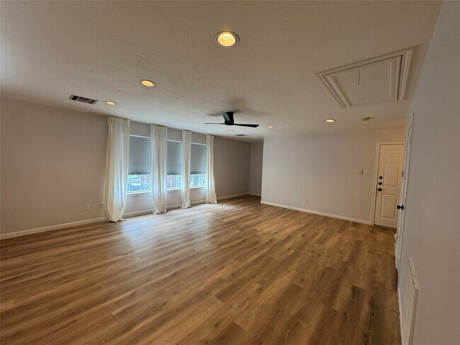 Foto del edificio - 2406 Elmen St
