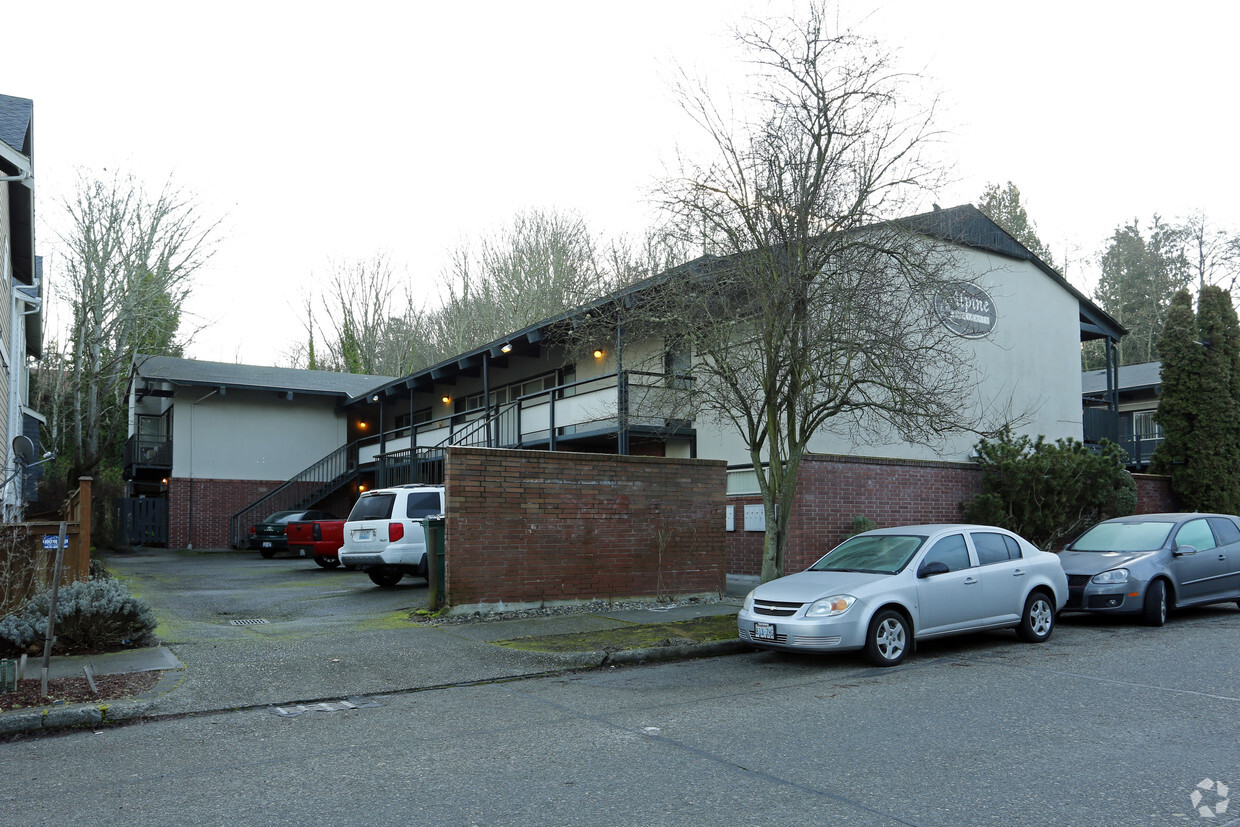 Primary Photo - Alpine Chalet Apartments