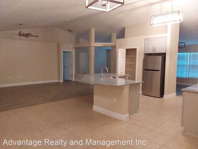 Building Photo - 4 br, 2 bath House - 33 East Diamond Dr.