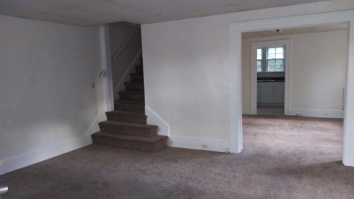 Living room - 203 W 3rd Ave