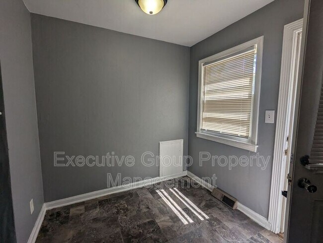 Foto del edificio - 403 Lee Rd