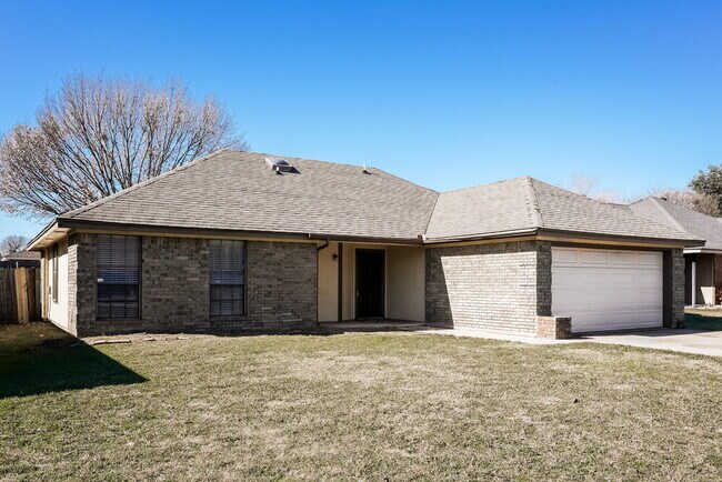 Foto del edificio - 6214 Lotus Dr