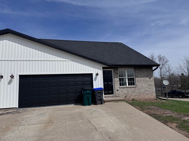 Foto del edificio - 629 E Pine St