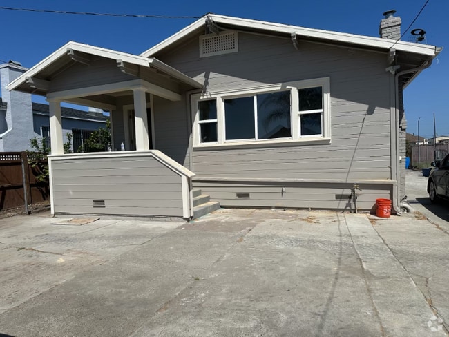 Building Photo - 1151 75th Ave