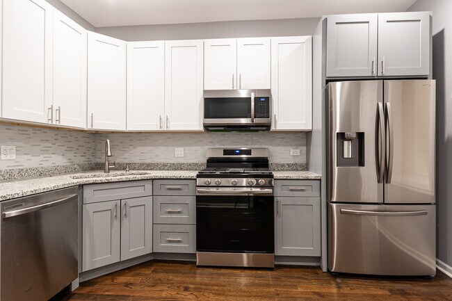 Foto del edificio - 2525 W Division St