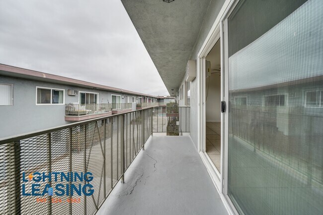 Foto del edificio - 8142 Langdon Ave
