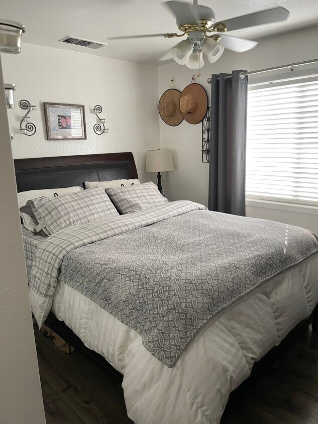 Bedroom - 824 Poverty Hill Dr