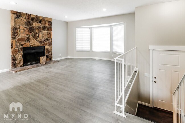 Building Photo - 5515 S Ridgecrest Dr
