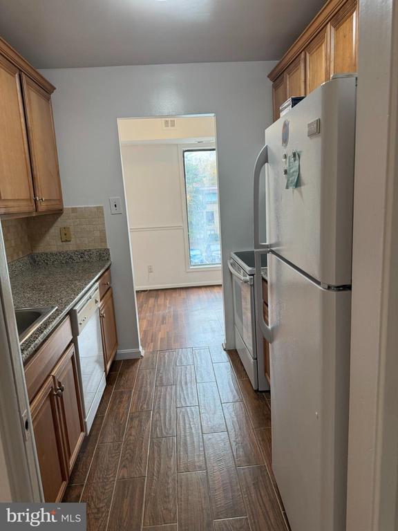 Foto del edificio - 7597 Gales Ct