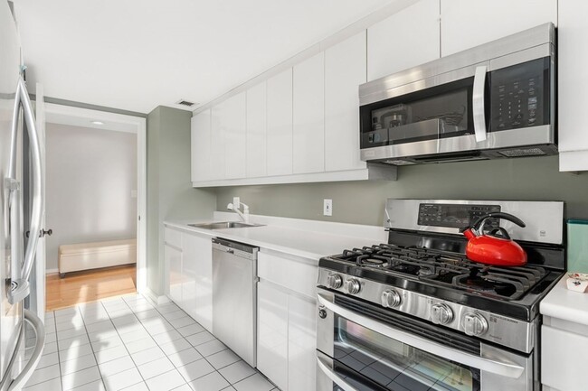 Kitchen - 170 Tremont St