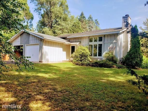Primary Photo - 5 br, 2 bath House - 289 Quant Court N