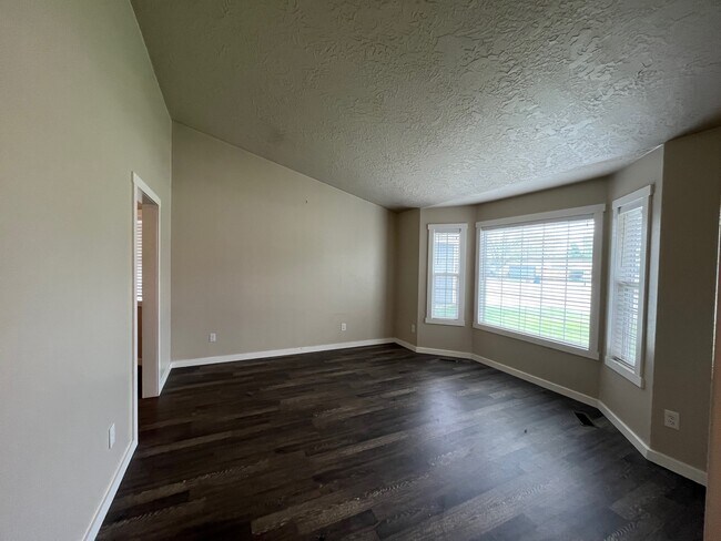 Foto del edificio - 4388 S Danridge Ave