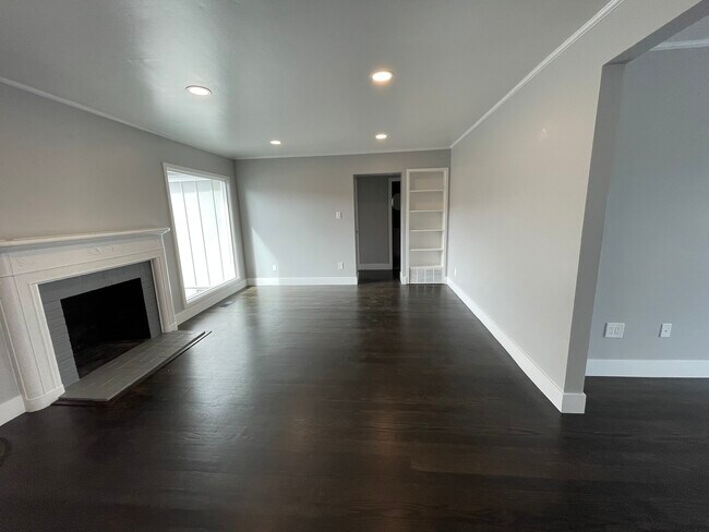 Building Photo - 1812 Louvaine Dr