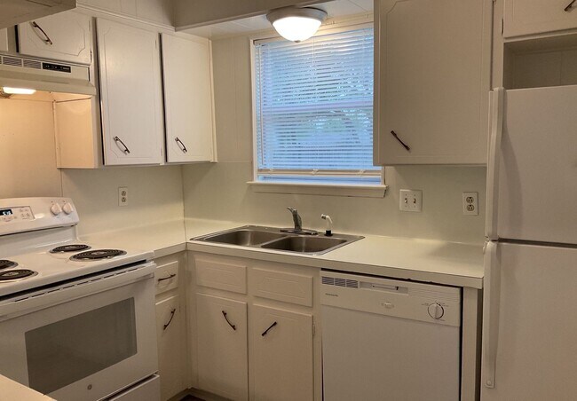 Building Photo - NEW VINYL FLOORING - AVAILABLE NOW!