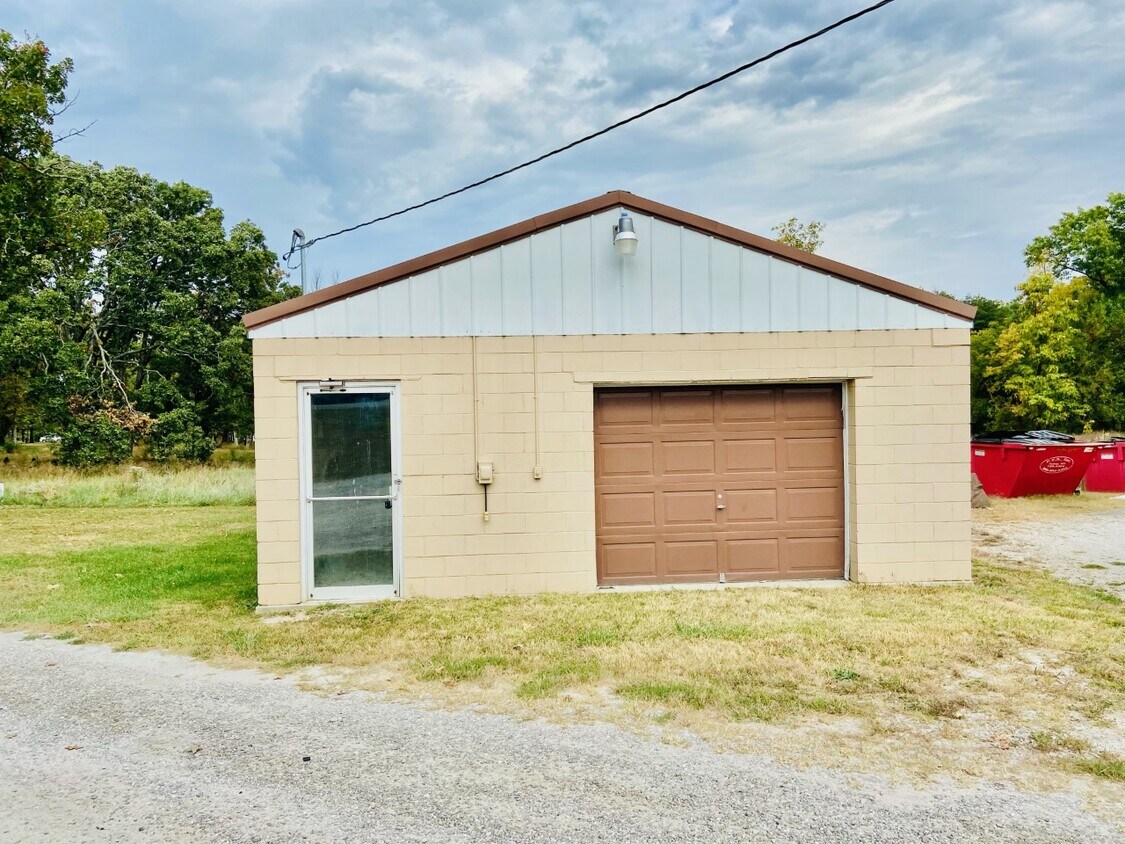 1416 E Scenic Rivers Blvd Unit A, Salem, MO 65560 Room for Rent in