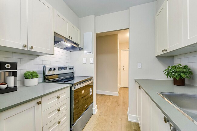 Photo du bâtiment - Surrey Lane Apartments