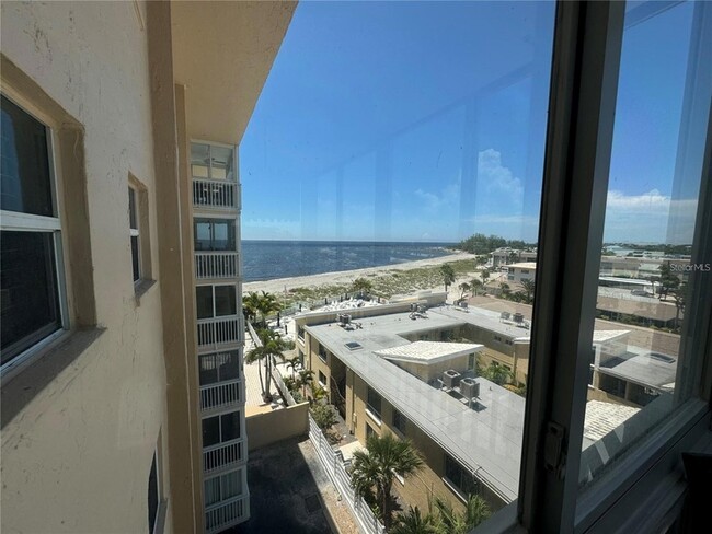 Foto del edificio - 1255 Tarpon Center Dr