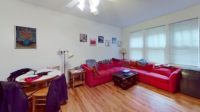 Foto del edificio - 1340 W Addison St