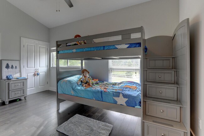 Foto del edificio - 204 Highland Oaks Ln