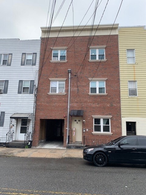 Primary Photo - 76 Hutton St