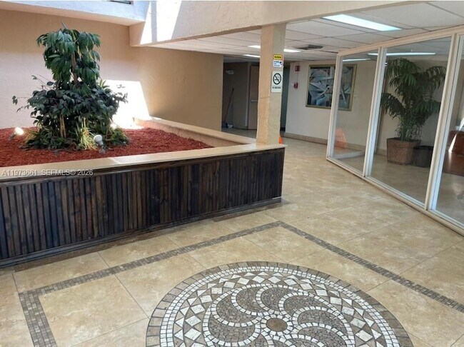 Foto del edificio - 10001 W Atlantic Blvd