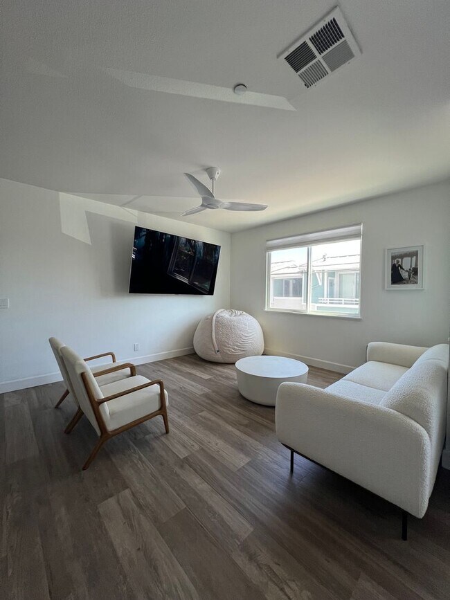 Foto del edificio - Coastal Living at Pleasure Point - Stunnin...