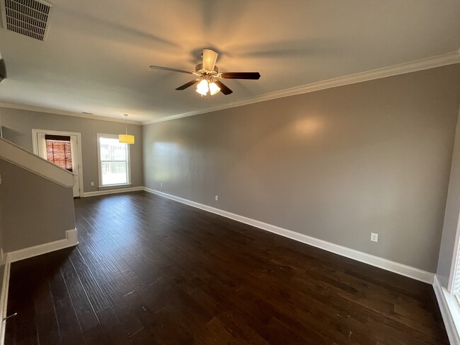 Living area - 308 Paul T Cir